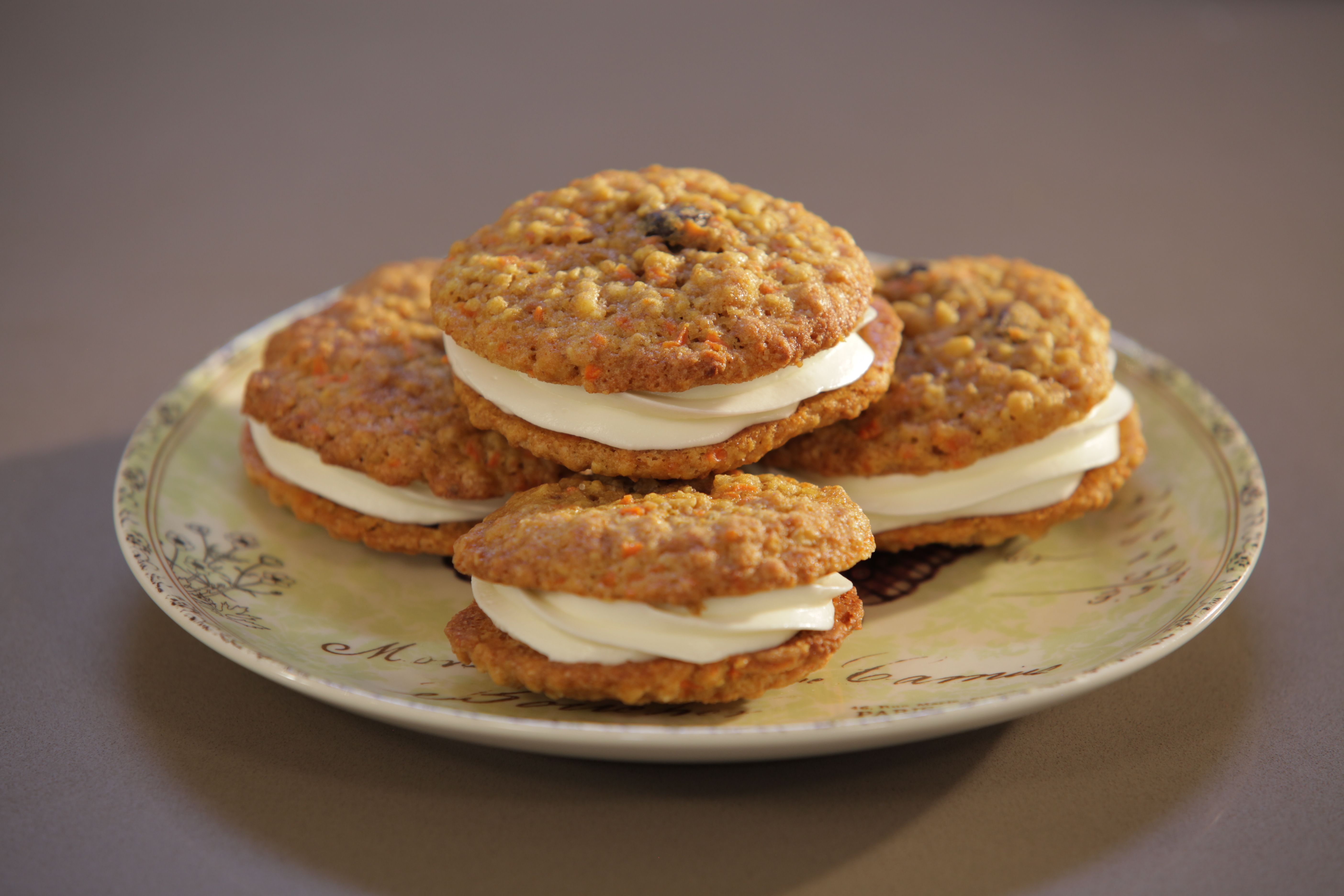 Cookies de tarta de zanahoria rellenas de crema de queso - La vida sabe